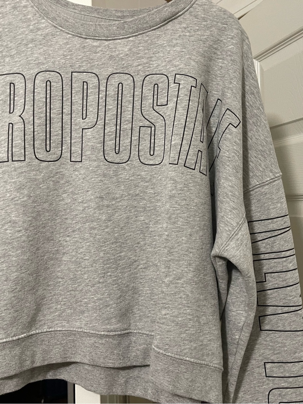 Aeropostale women’s gray Logo Crewneck cropped Sweatshirt